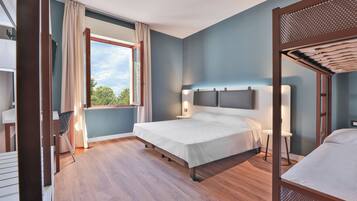 Premium-Vierbettzimmer, Mehrere Betten, Nichtraucher, Haustiere gestattet | Schreibtisch, kostenloses WLAN