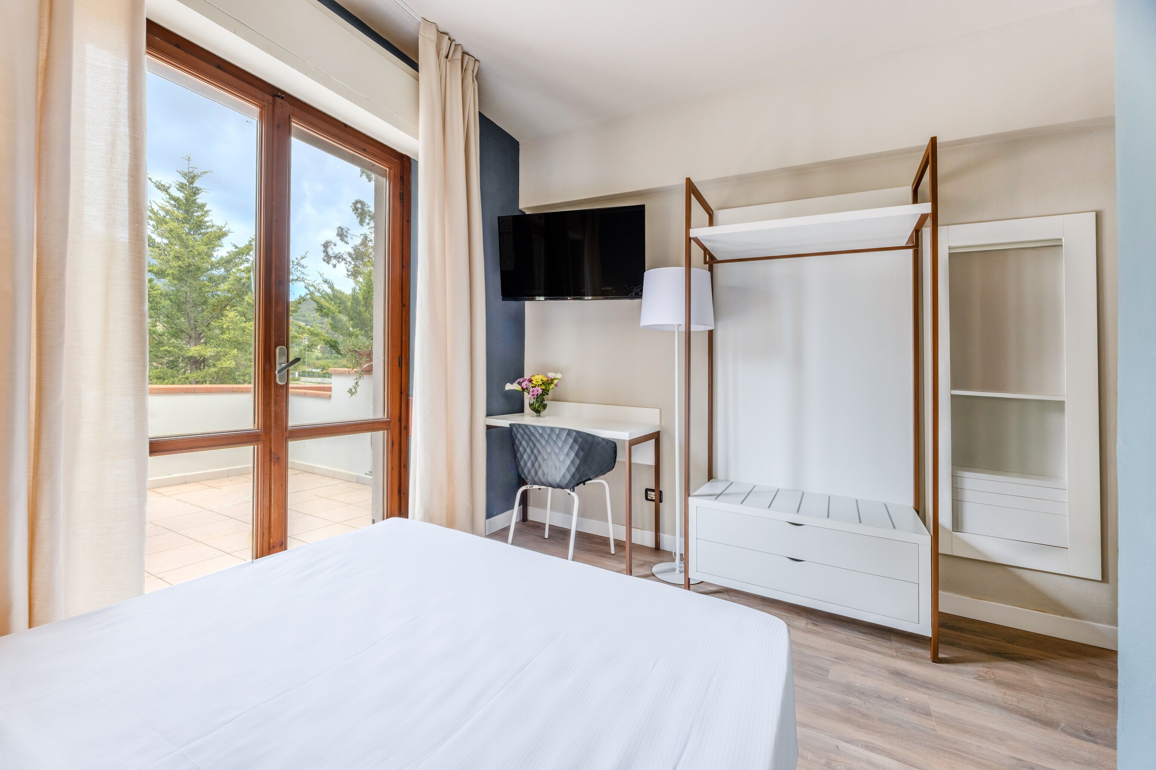 Premium enkelrum - 1 semidubbelsäng - icke-rökare - husdjur tillåtna | Skrivbord och gratis wi-fi