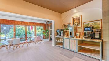 Free daily continental breakfast