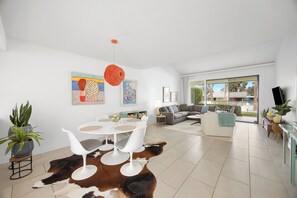 Interior - Sonora Oasis - Renovated Luxe Ground Level Condo at Sunrise Villas (Palm Springs)