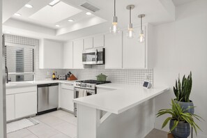 Fridge, microwave, oven, stovetop - Sonora Oasis - Renovated Luxe Ground Level Condo at Sunrise Villas (Palm Springs)