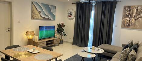 Standard Apartment, 2 Bedrooms, Balcony | Living area