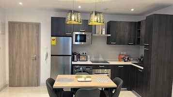 Apartamento estándar, 2 habitaciones, balcón | Cocina privada