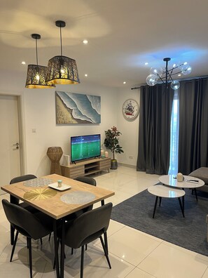 Standard Apartment, 2 Bedrooms, Balcony | Living area