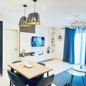 Standard Apartment, 2 Bedrooms, Balcony | Dining