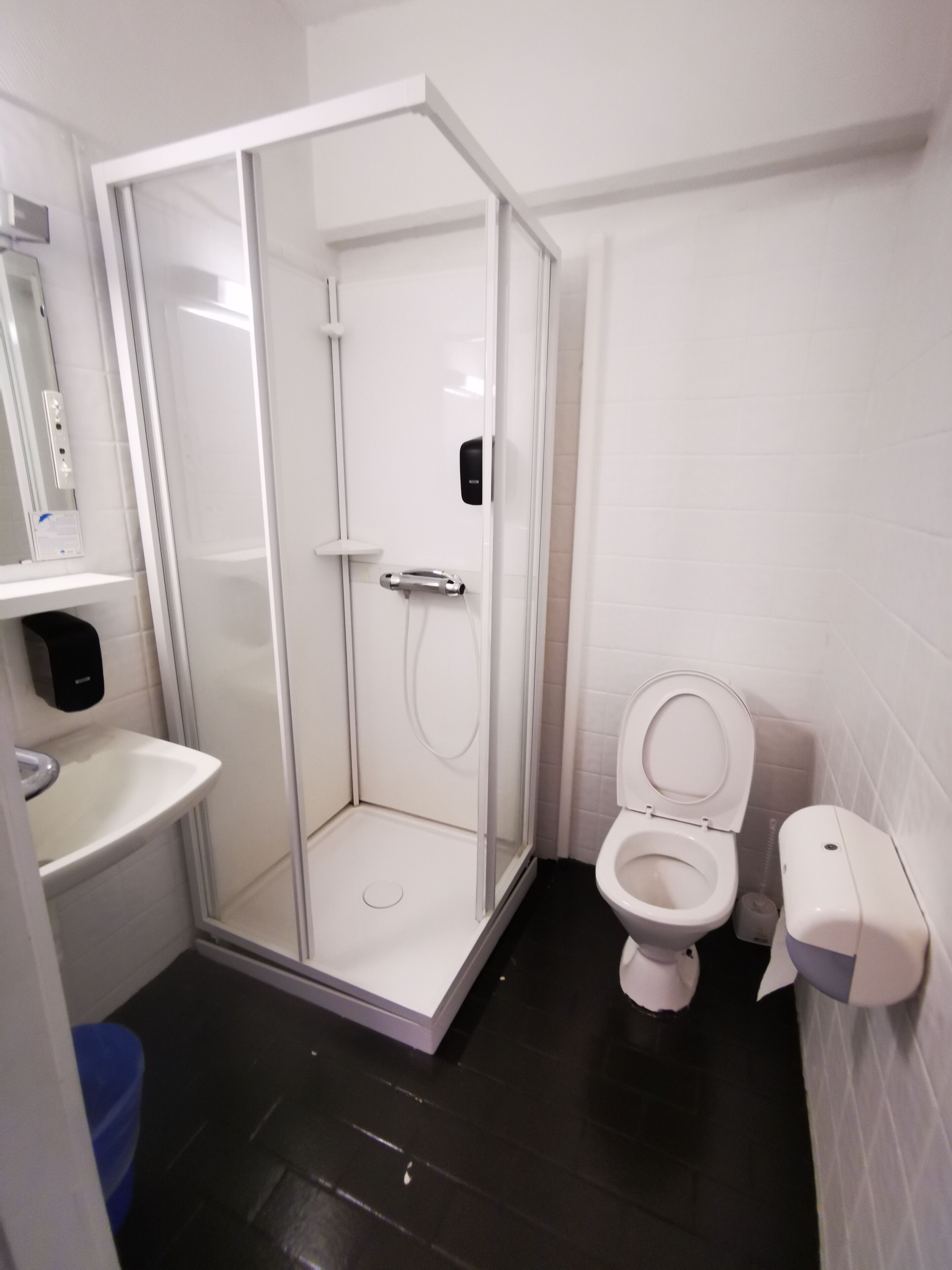 Shower, towels, soap, shampoo