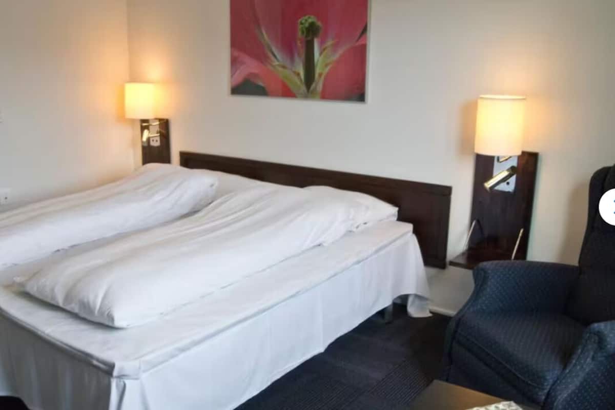 Family Triple Room, Lake View | Desk, laptop workspace, free WiFi, bed sheets