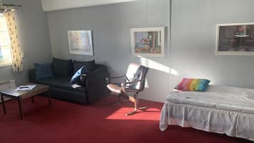 Family Quadruple Room, Lake View | Meja, ruang kerja komputer riba, Wi-fi percuma, cadar katil
