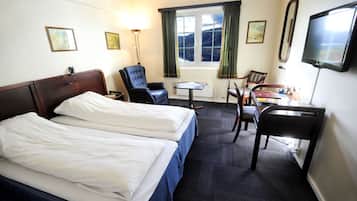 Comfort Double Room, Lake View | Desk, laptop workspace, free WiFi, bed sheets