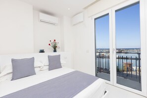 2 bedrooms, bed sheets