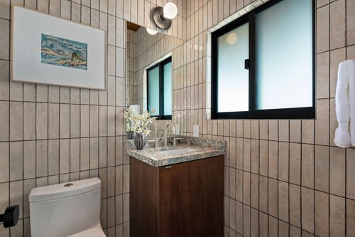 Summerland Getaway | Private Hot Tub, Walkability & Stunning Coastal Panorama