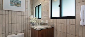 Summerland Getaway | Private Hot Tub, Walkability & Stunning Coastal Panorama