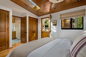4 bedrooms, travel crib, free WiFi, bed sheets