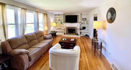 Spacious 5-bedroom house in welcoming Wilmington with WiFi, AC, Large Yard