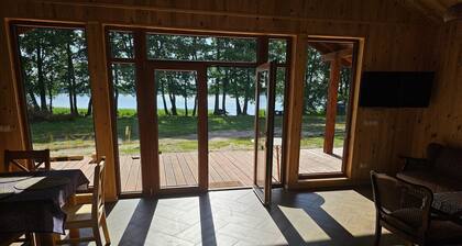 Holiday home right on the lake shore