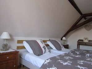 3 bedrooms, desk, iron/ironing board, travel cot
