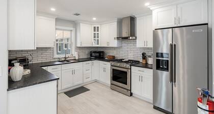 Family-Friendly Beach House – Sleeps 8, right next to seaside park view of bay