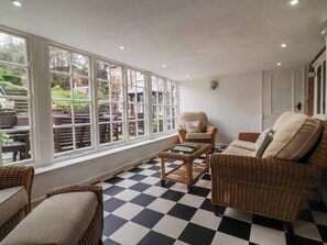 Living area - Dragon House (Minehead)