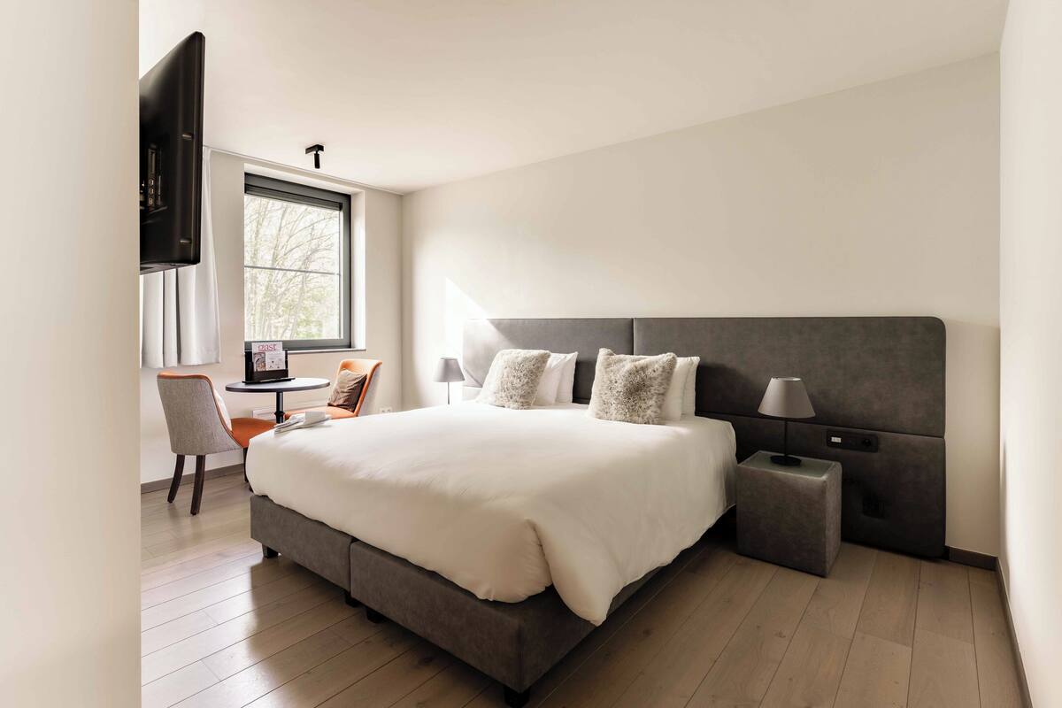 Comfort kamer, 1 twee- of 2 eenpersoonsbedden | Een kluis op de kamer, een strijkplank/strijkijzer, gratis wifi