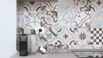 Fridge, oven, stovetop, cookware/dishes/utensils