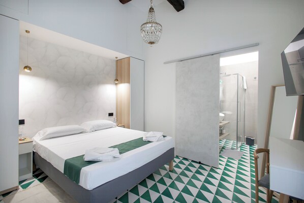 2 bedrooms, desk, travel crib, free WiFi