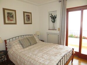 2 soverom, strykejern/-brett, wi-fi og sengetøy