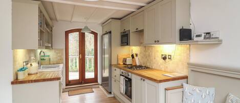 식기 세척기, 조리 도구/접시/주방 기구