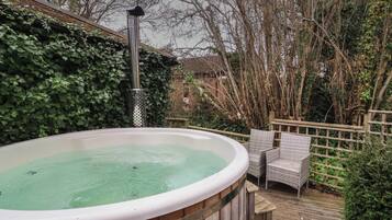 Bồn tắm spa ngoài trời