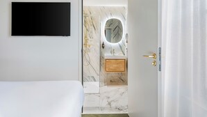 A modern bathroom with a marble shower, a wooden vanity, and a large mirror. - La Cour du 6 (Annecy)