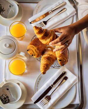 Desayuno a la carta todos los días (con cargo)