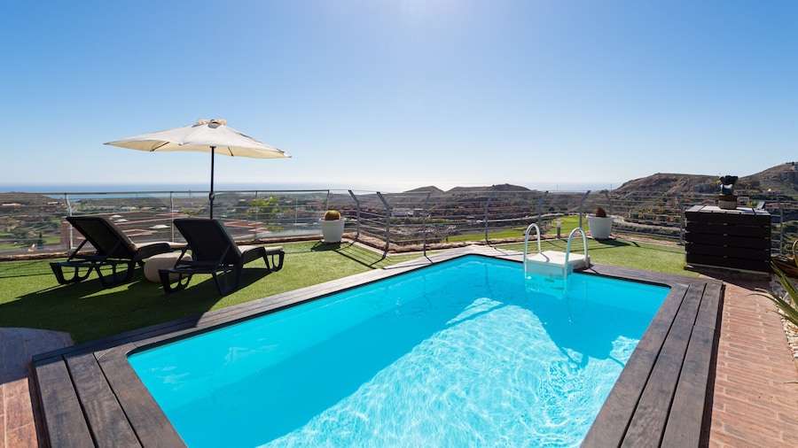 Lavish Villa Near Maspalomas Beach