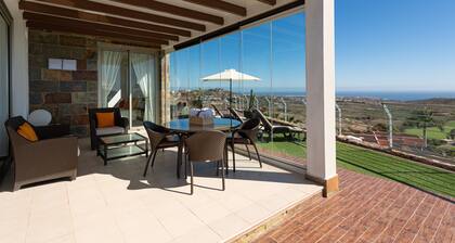 Lavish Villa Near Maspalomas Beach