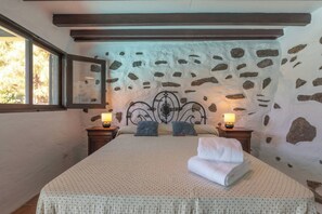 House - Holiday Home in El Risco With Private Pool (Agaete)