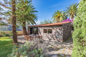 Exterior - Holiday Home in El Risco With Private Pool (Agaete)
