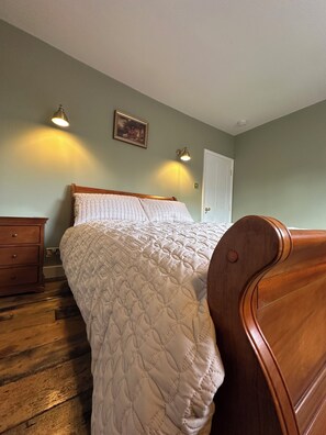 Comfort Double Room | Free WiFi, bed sheets