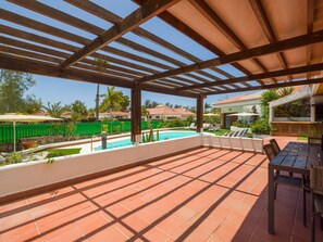 Chalet | Outdoor dining - Chalet in Maspalomas With Heated Pool (San Bartolomé de Tirajana)