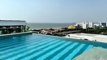 Apartemen | Kolam renang | 2 kolam renang outdoor