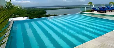 2 piscinas al aire libre