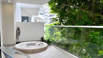 Bañera de hidromasaje exterior