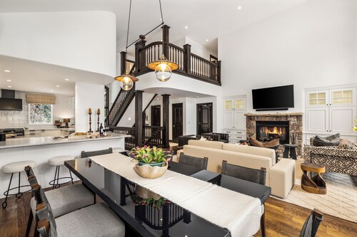 Luxury Beaver Creek 7-Bed Golf Retreat | Central Air, Hot Tub, Golf Views