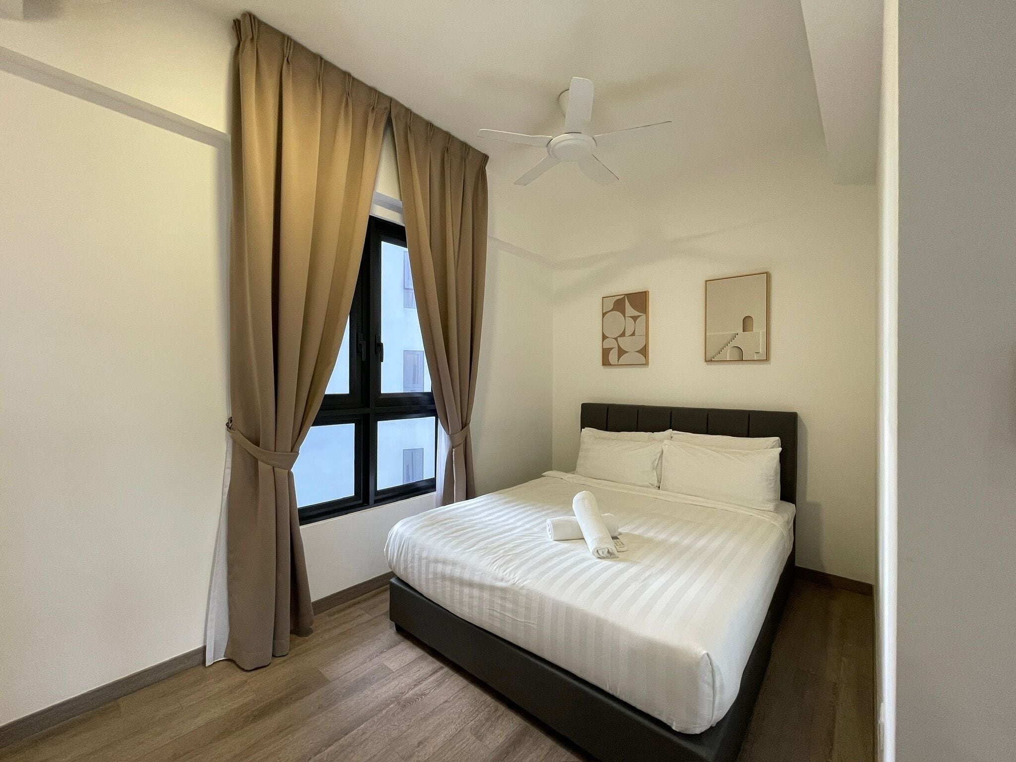 Chambre Luxe | Ameublement personnalisé, fer et planche à repasser