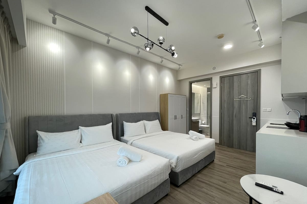 Elite Apartment | 3 bedrooms, individually furnished, desk, laptop workspace