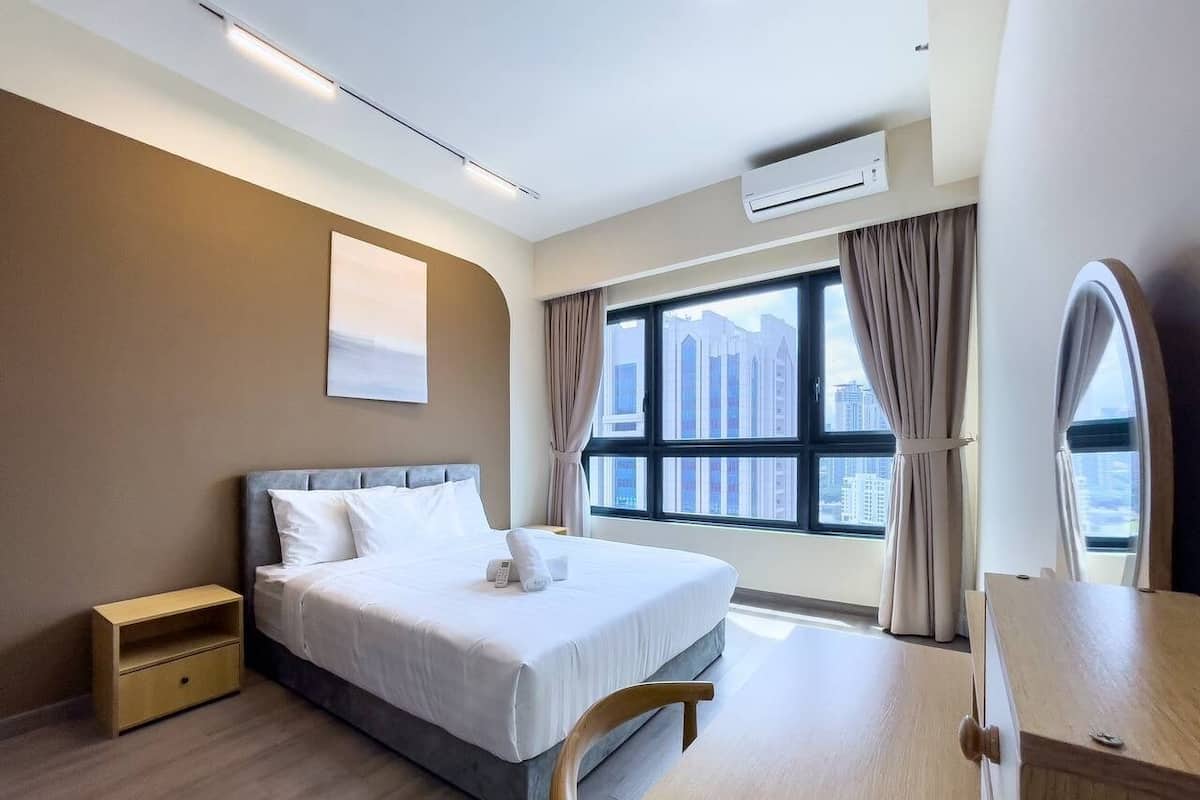 3 bedrooms, desk, laptop workspace, iron/ironing board