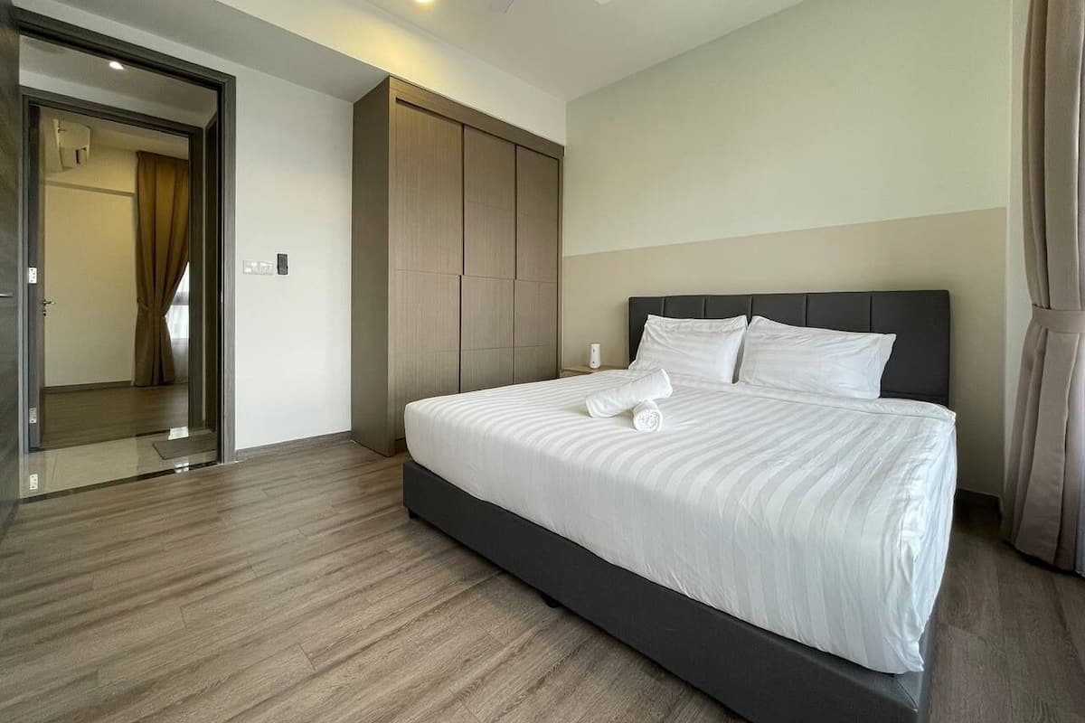 3 bedrooms, desk, laptop workspace, iron/ironing board