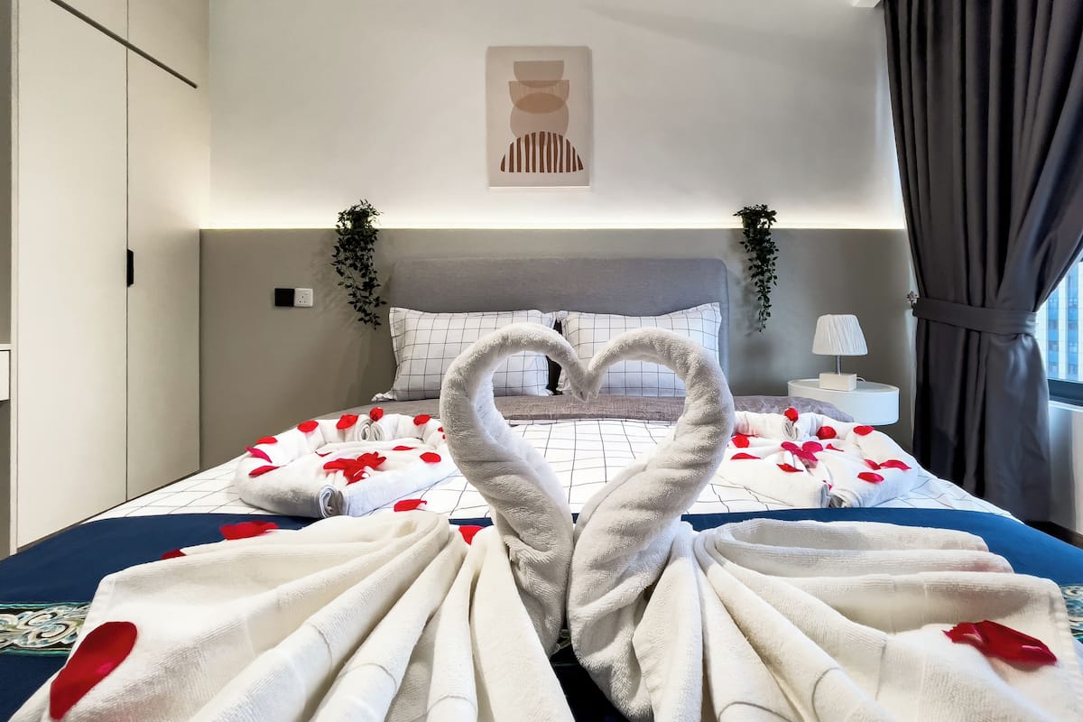 Premium Apartment | 3 bedrooms, individually furnished, desk, laptop workspace