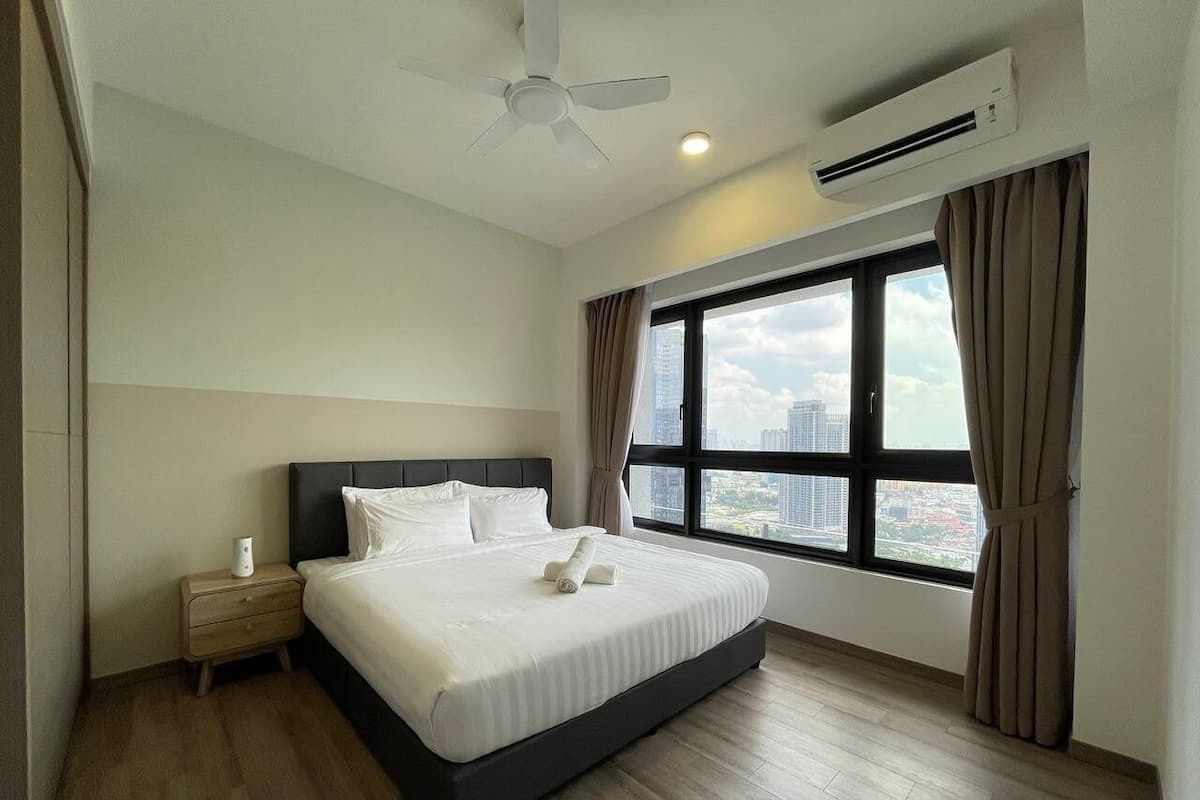 3 bedrooms, desk, laptop workspace, iron/ironing board