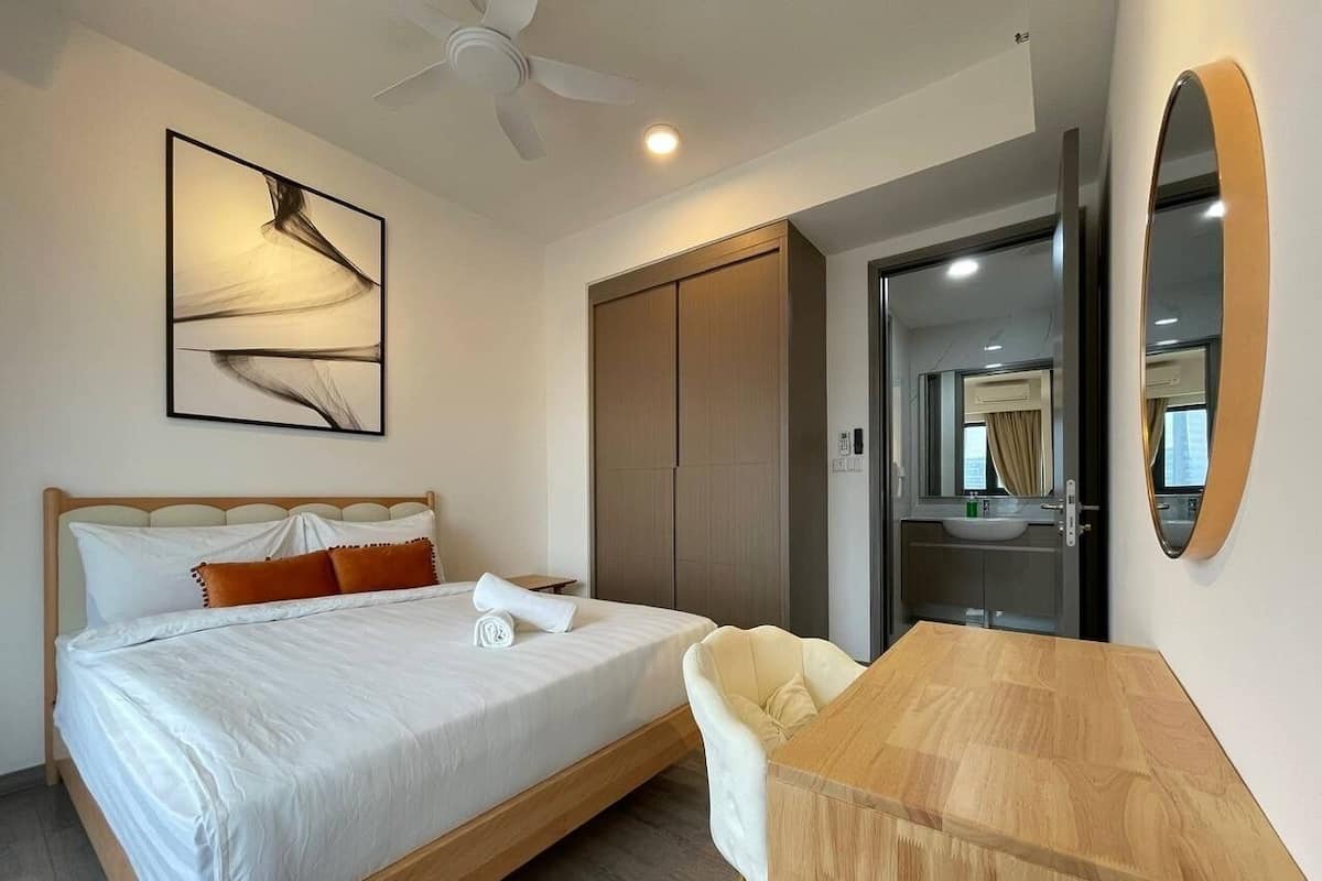 3 bedrooms, desk, laptop workspace, iron/ironing board