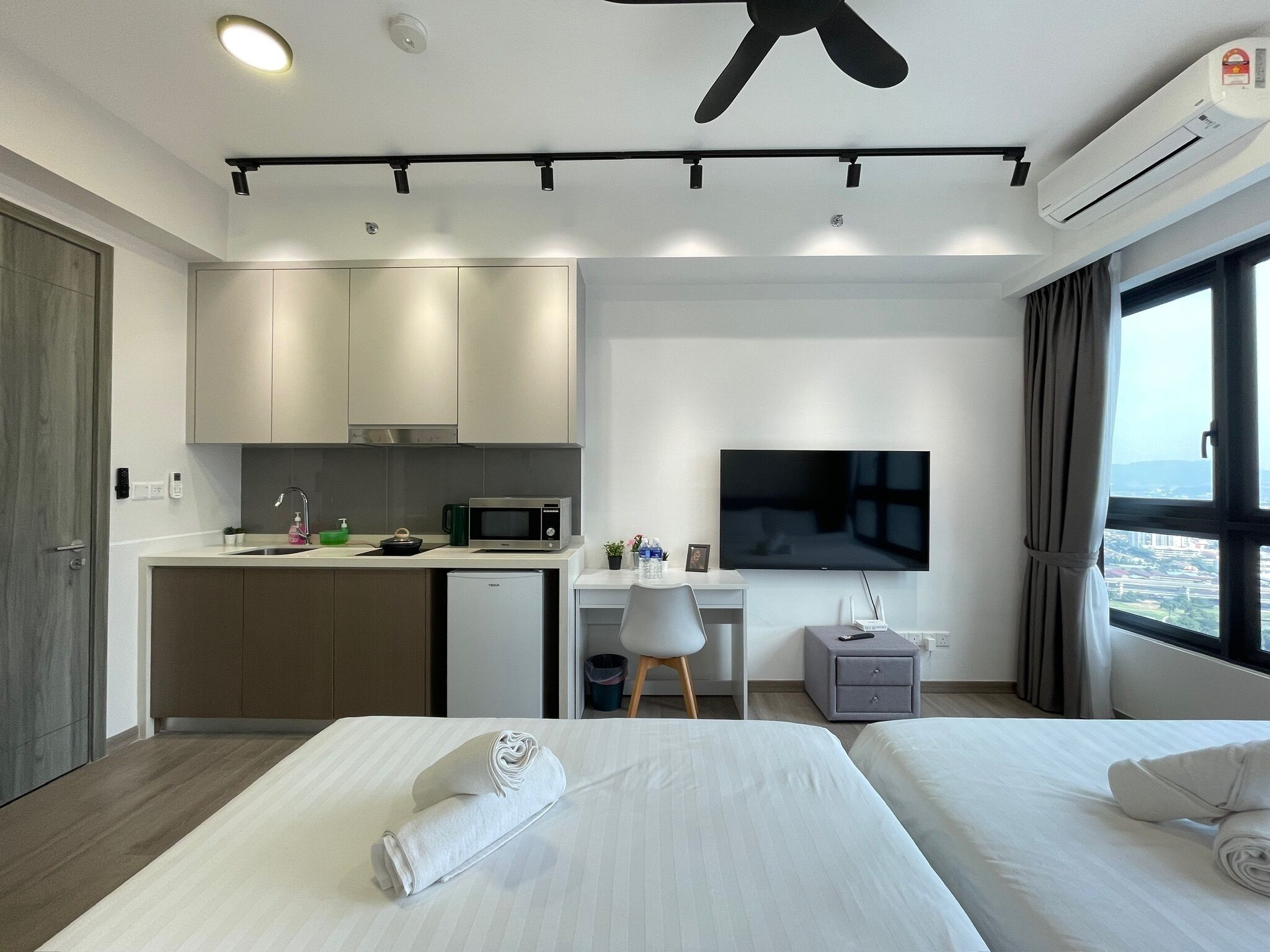 Suite Élite | Ameublement personnalisé, fer et planche à repasser