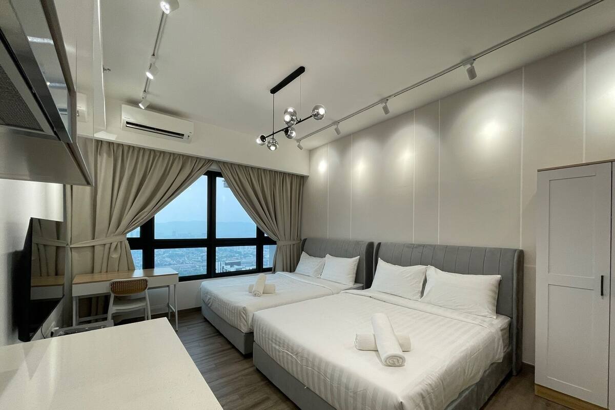 Individually furnished, iron/ironing board, rollaway beds, free WiFi