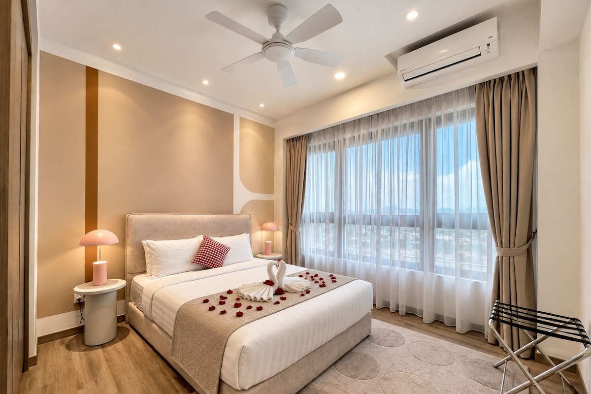 Economy Suite | Desk, laptop workspace, iron/ironing board, free WiFi